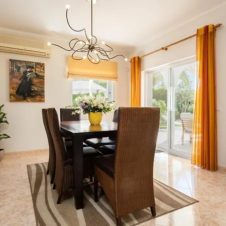 Domipajo * קארבואירו